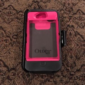 FREE W/PURCHASE OtterBox Defender Series for iPhone 4s